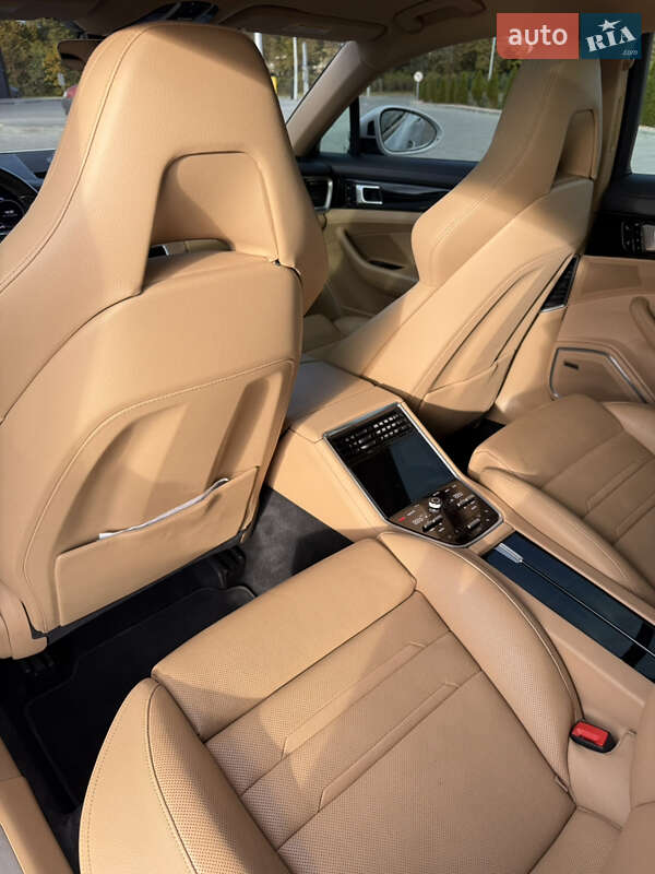 Фастбек Porsche Panamera 2018 в Вінниці