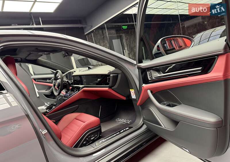 Фастбек Porsche Panamera 2025 в Києві