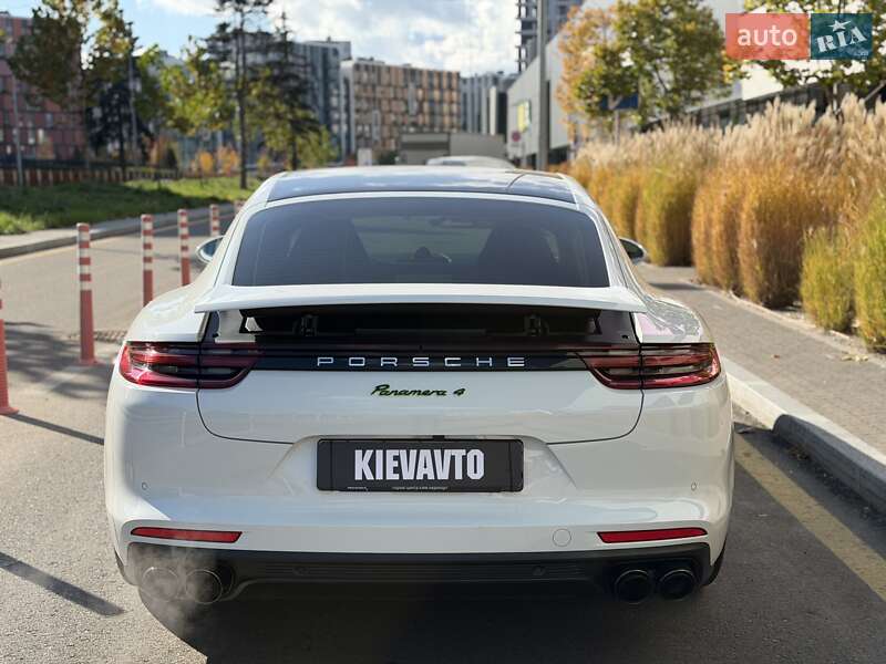 Фастбек Porsche Panamera 2018 в Києві