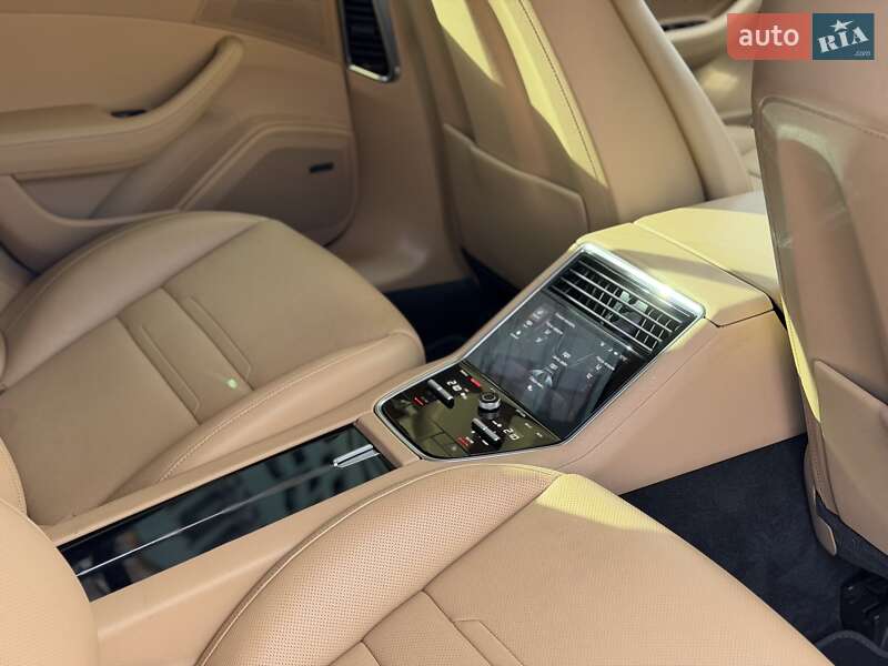 Фастбек Porsche Panamera 2018 в Києві