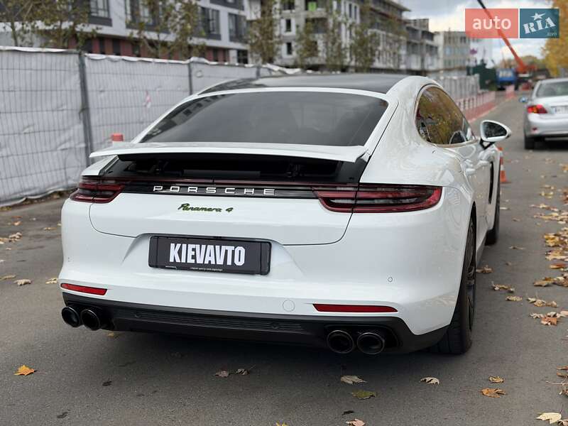 Фастбек Porsche Panamera 2018 в Києві