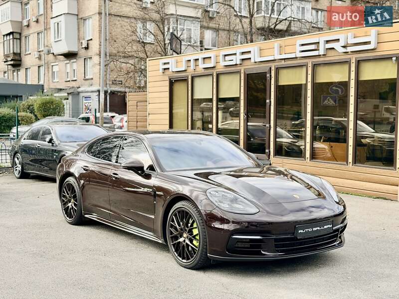 Фастбек Porsche Panamera 2019 в Києві
