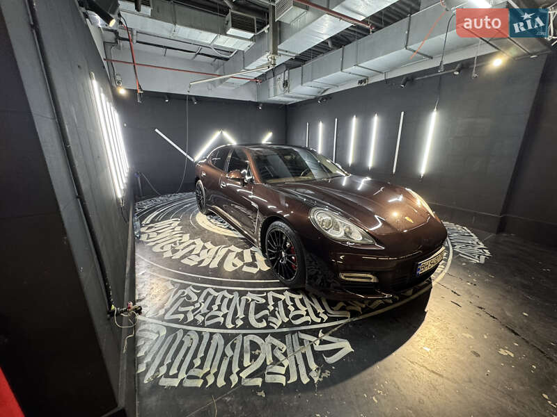 Фастбэк Porsche Panamera 2011 в Одессе