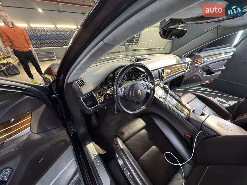 Фастбэк Porsche Panamera 2011 в Одессе