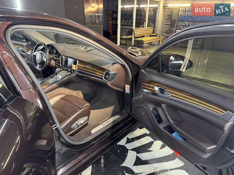 Фастбэк Porsche Panamera 2011 в Одессе