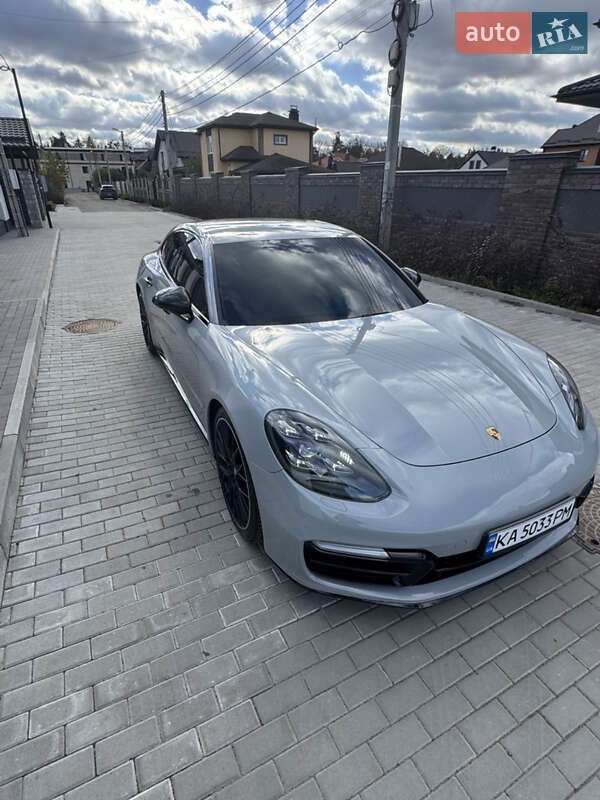 Фастбек Porsche Panamera 2017 в Києві
