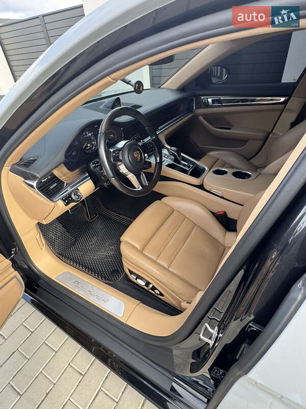Фастбек Porsche Panamera 2017 в Києві