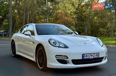 Фастбэк Porsche Panamera 2012 в Одессе