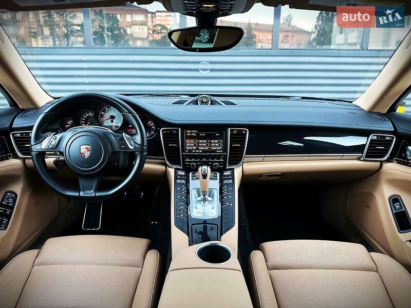 Фастбек Porsche Panamera 2015 в Києві фото 36 Фастбек Porsche Panamera 2015 в Києві