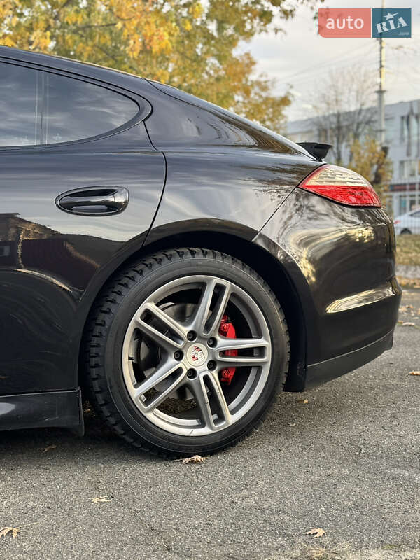 Фастбек Porsche Panamera 2012 в Києві