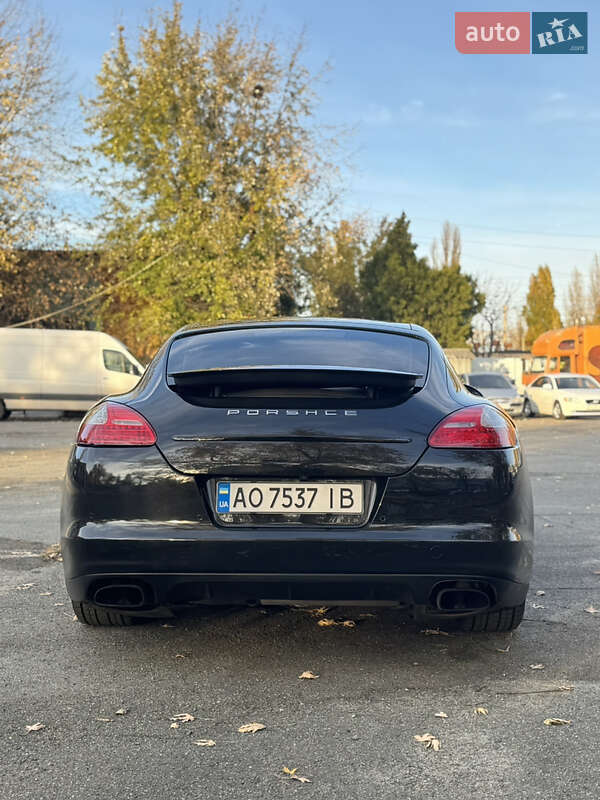 Фастбек Porsche Panamera 2012 в Києві