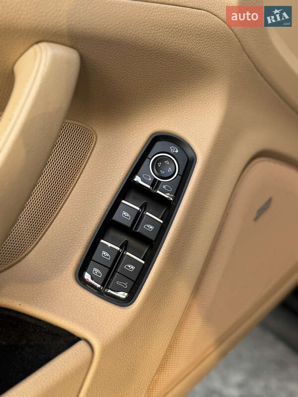 Фастбек Porsche Panamera 2012 в Києві