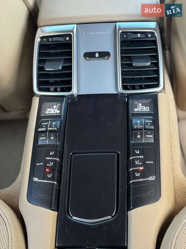 Фастбек Porsche Panamera 2012 в Києві