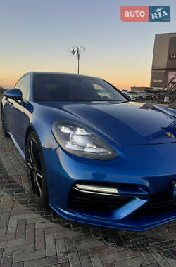 Фастбэк Porsche Panamera 2017 в Киеве