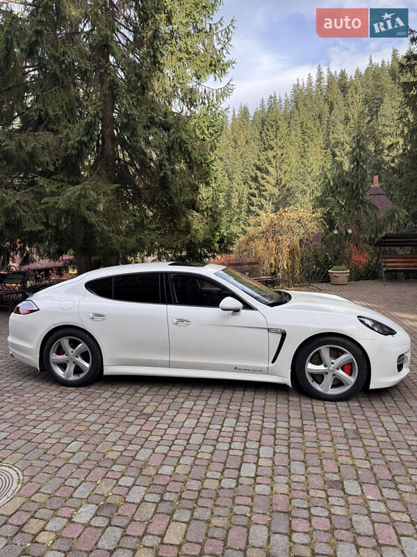 Фастбек Porsche Panamera 2011 в Києві