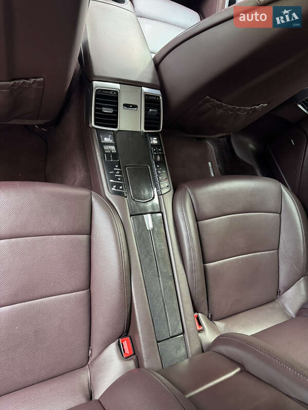Фастбек Porsche Panamera 2011 в Києві