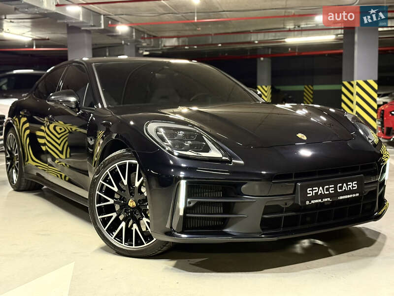 Фастбэк Porsche Panamera 2024 в Киеве