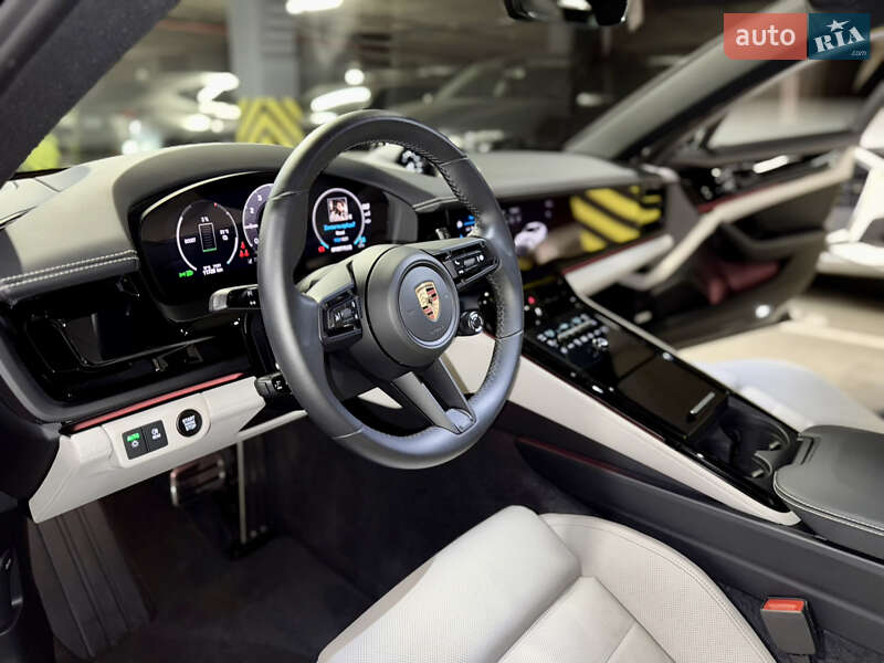 Фастбэк Porsche Panamera 2024 в Киеве