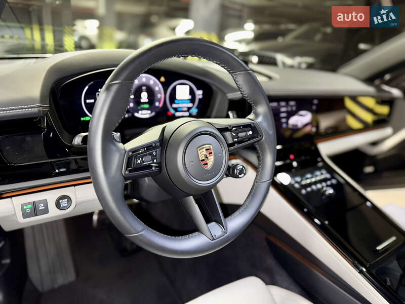 Фастбэк Porsche Panamera 2024 в Киеве