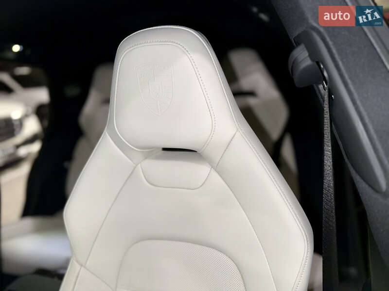 Фастбэк Porsche Panamera 2024 в Киеве