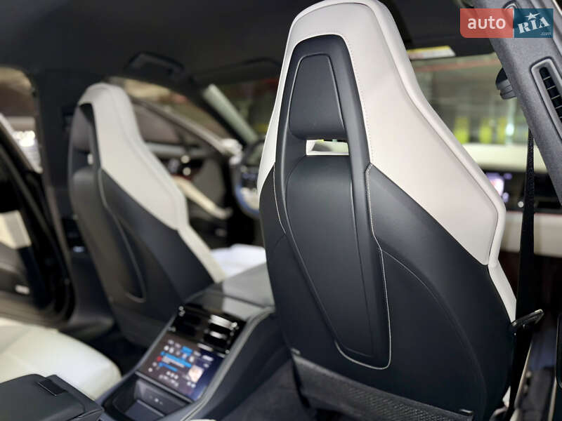 Фастбэк Porsche Panamera 2024 в Киеве