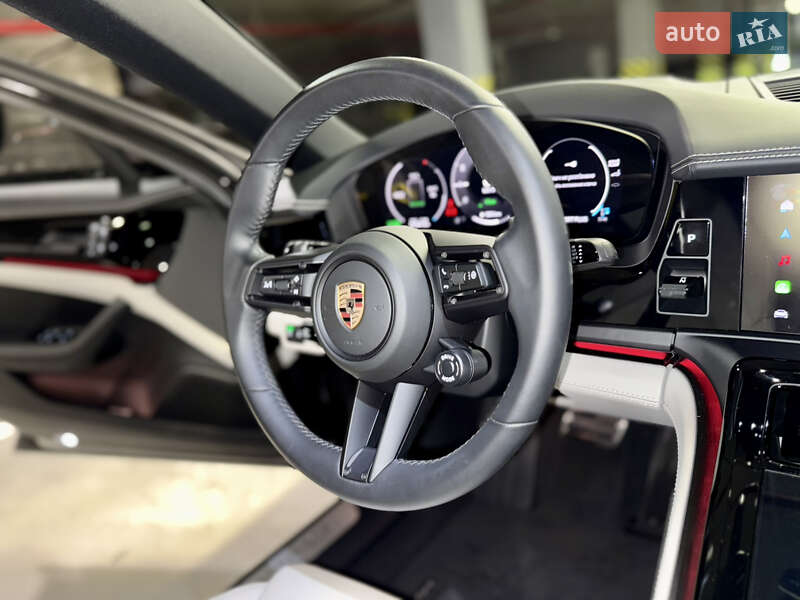 Фастбэк Porsche Panamera 2024 в Киеве