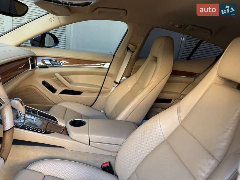 Фастбэк Porsche Panamera 2013 в Киеве