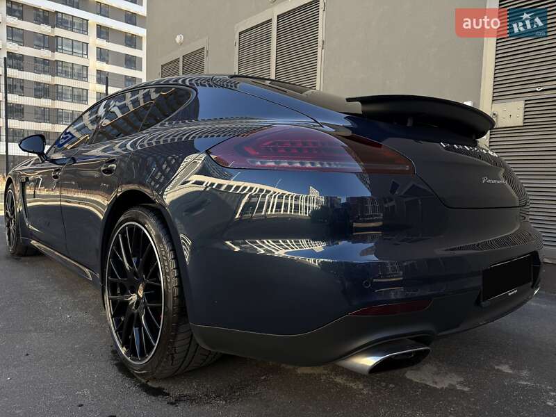 Фастбэк Porsche Panamera 2013 в Киеве