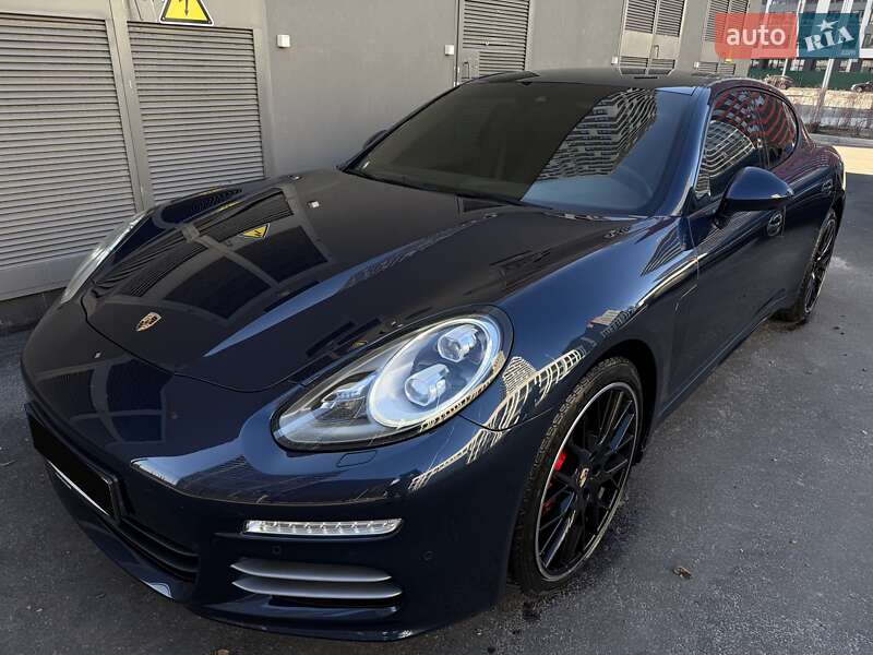 Фастбэк Porsche Panamera 2013 в Киеве