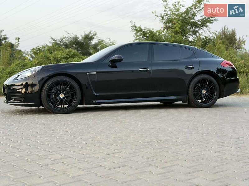 Фастбэк Porsche Panamera 2014 в Киеве