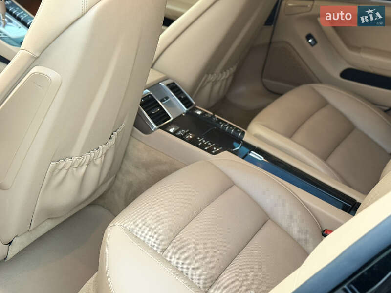 Фастбэк Porsche Panamera 2014 в Киеве