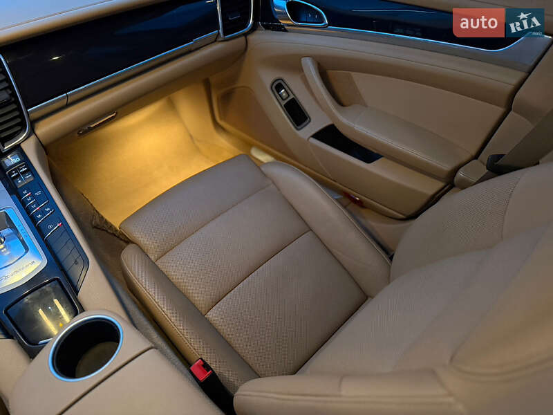 Фастбэк Porsche Panamera 2014 в Киеве