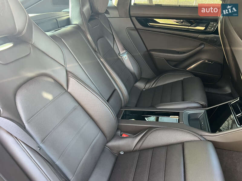 Фастбек Porsche Panamera 2024 в Києві