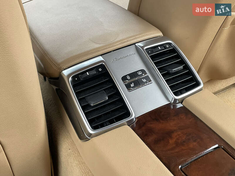 Фастбэк Porsche Panamera 2012 в Киеве