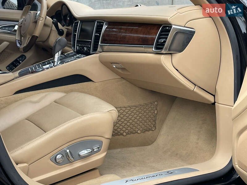 Фастбэк Porsche Panamera 2012 в Киеве