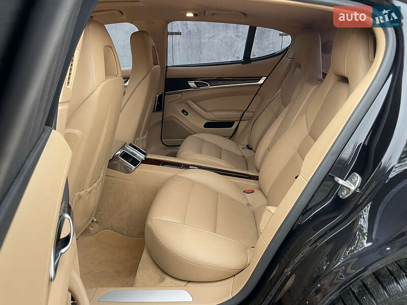 Фастбэк Porsche Panamera 2012 в Киеве