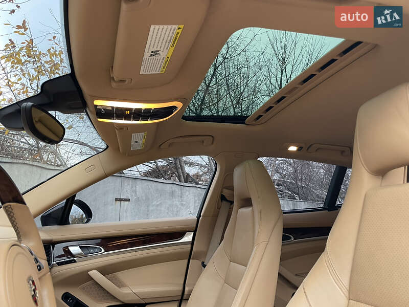 Фастбэк Porsche Panamera 2012 в Киеве