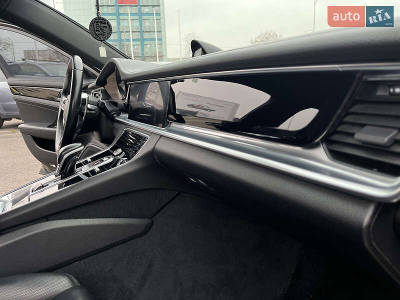 Фастбэк Porsche Panamera 2019 в Киеве фото 28 Фастбэк Porsche Panamera 2019 в Киеве