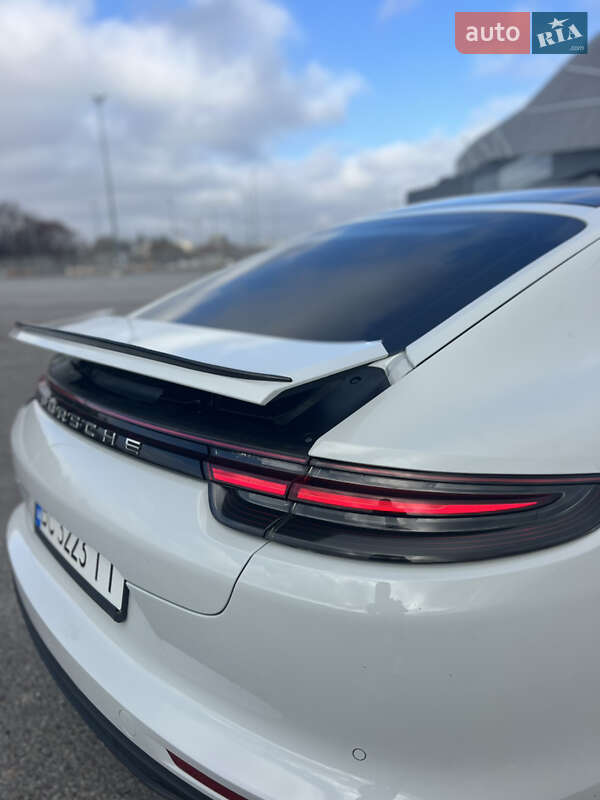 Фастбек Porsche Panamera 2017 в Львові