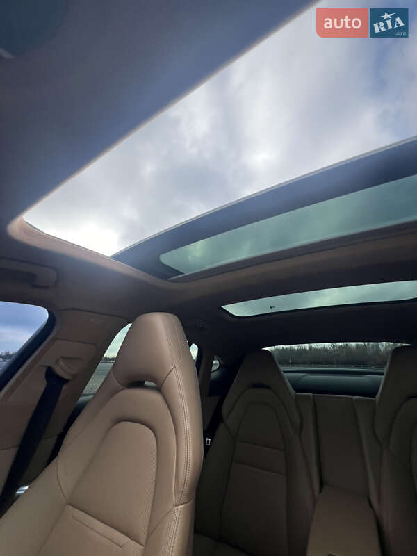 Фастбек Porsche Panamera 2017 в Львові