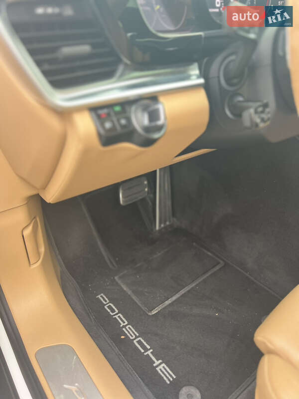 Фастбек Porsche Panamera 2017 в Львові