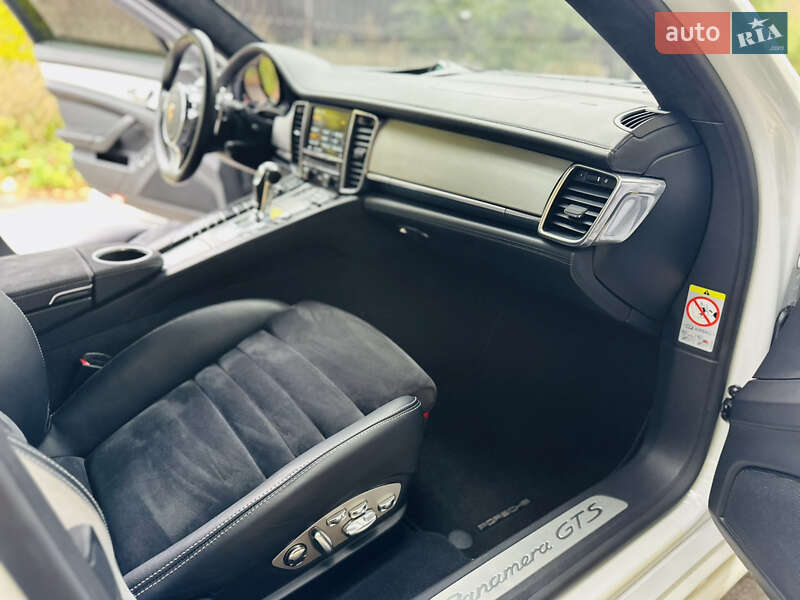 Фастбек Porsche Panamera 2012 в Києві фото 39 Фастбек Porsche Panamera 2012 в Києві