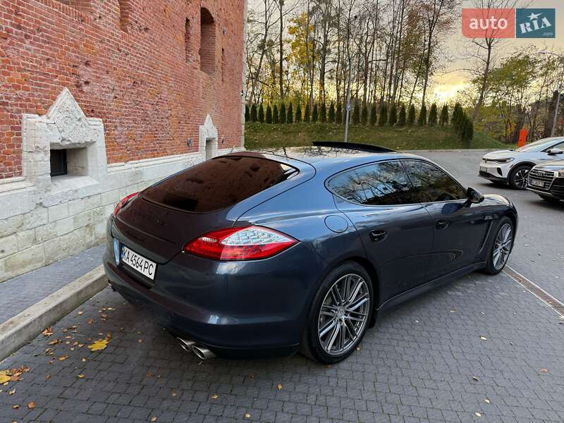 Фастбек Porsche Panamera 2010 в Львові