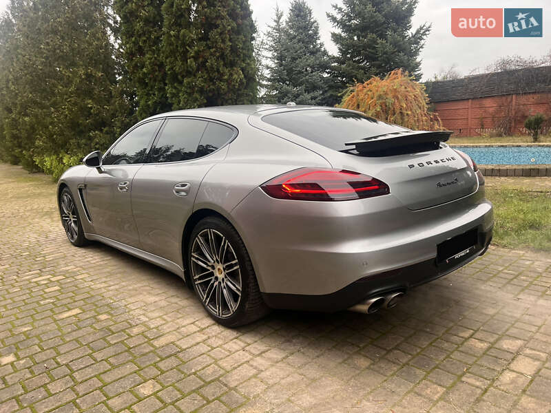 Фастбэк Porsche Panamera 2015 в Черкассах