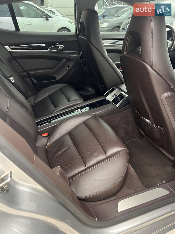 Фастбэк Porsche Panamera 2015 в Черкассах