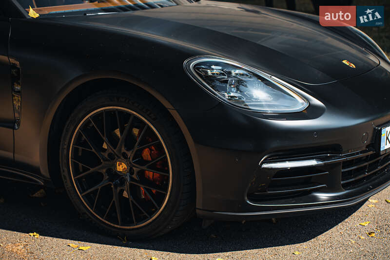 Фастбэк Porsche Panamera 2020 в Киеве