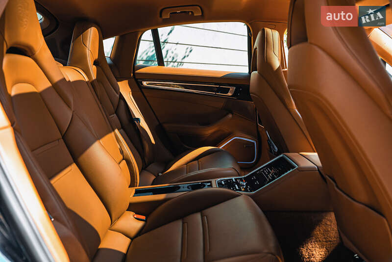 Фастбэк Porsche Panamera 2020 в Киеве