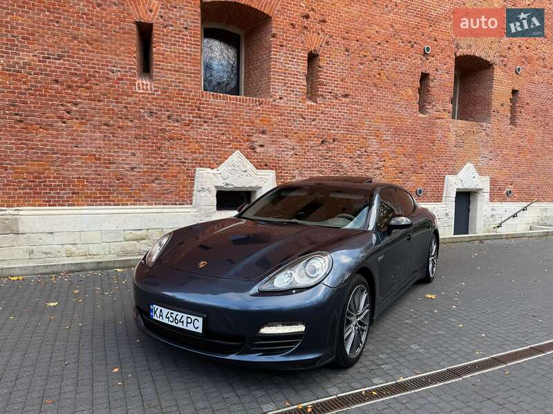 Фастбек Porsche Panamera 2010 в Львові