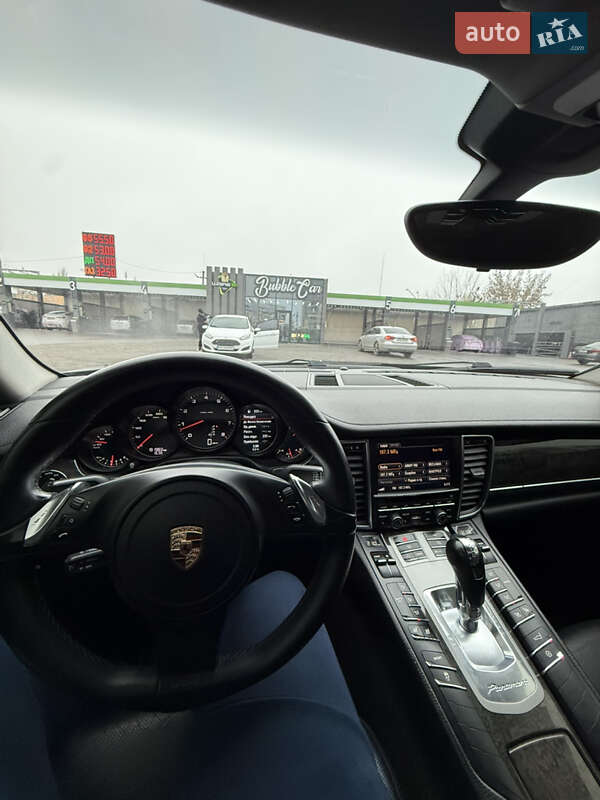 Фастбек Porsche Panamera 2011 в Харкові