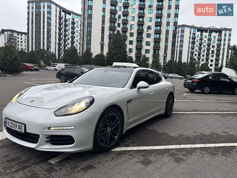 Фастбэк Porsche Panamera 2013 в Киеве